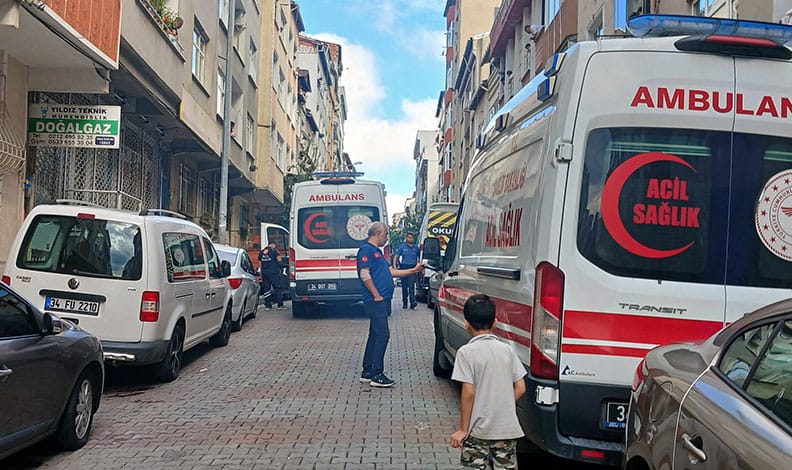 Hatay'da bir kişi karısını bıçaklayarak öldürdü