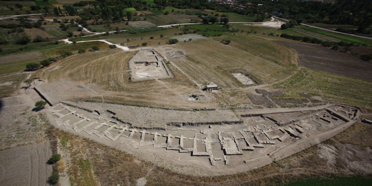 Hacılar Büyük Höyük'te kazı bu yıl Refik Hoca'sız buruk başladı