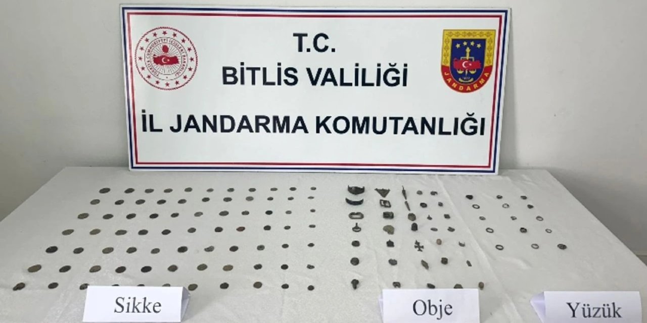 Bitlis'te 900 altın sikke ele geçirildi