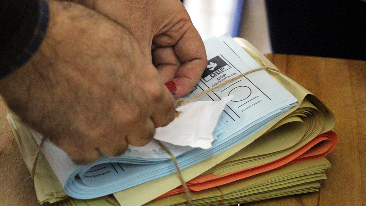 Tüm Türkiye'de oy kullanma işlemi sona erdi! Oylar sayılıyor