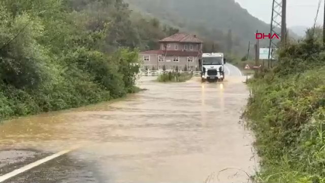 Dere taştı, İnkumu yolu su ile doldu