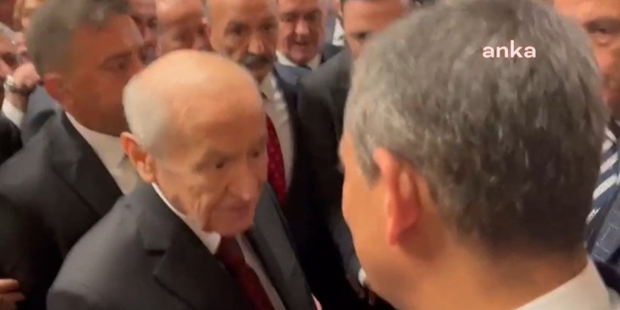 Tehdit sözleri eden Bahçeli Özgür Özel'e 'Bunları siyaseten söyledim' dedi. Karşılıklı konuşmalar kameraya alındı