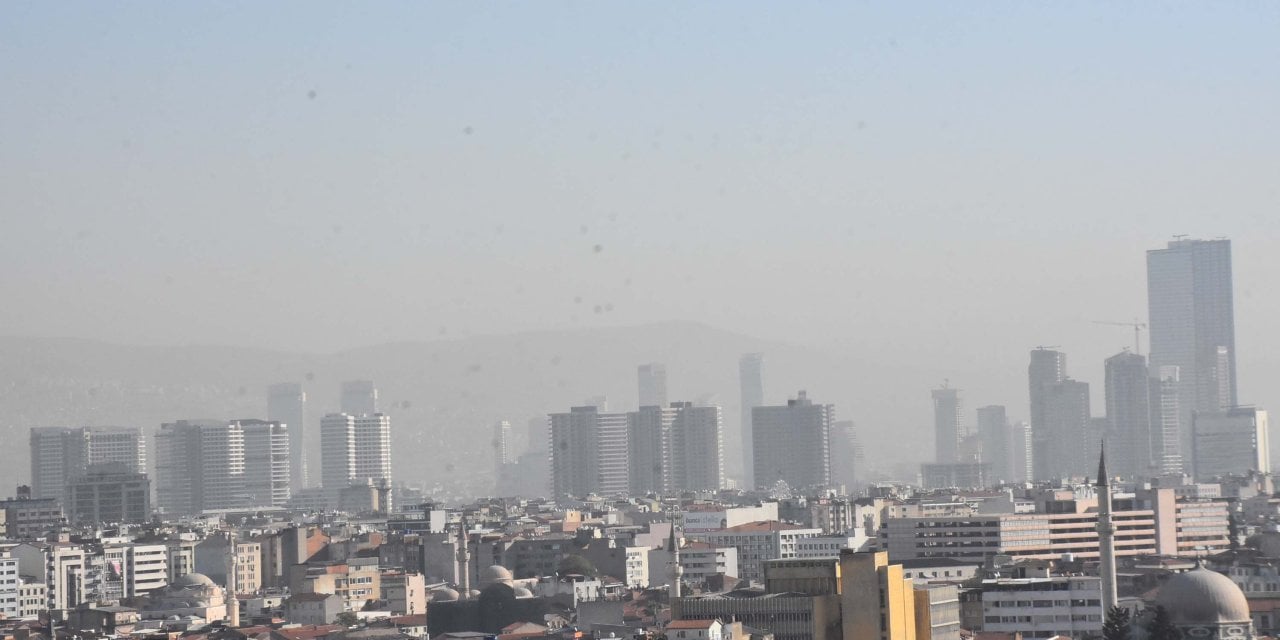 İzmir'i sis bastı göz gözü görmüyor