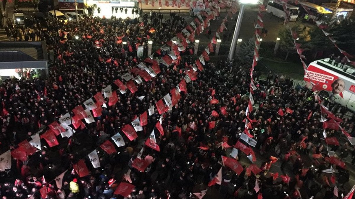 CHP binası önünde tarihi anlar! Görüntü az önce geldi