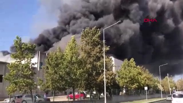 Tekirdağ'da bir kumaş fabrikasının deposunda yangın çıktı