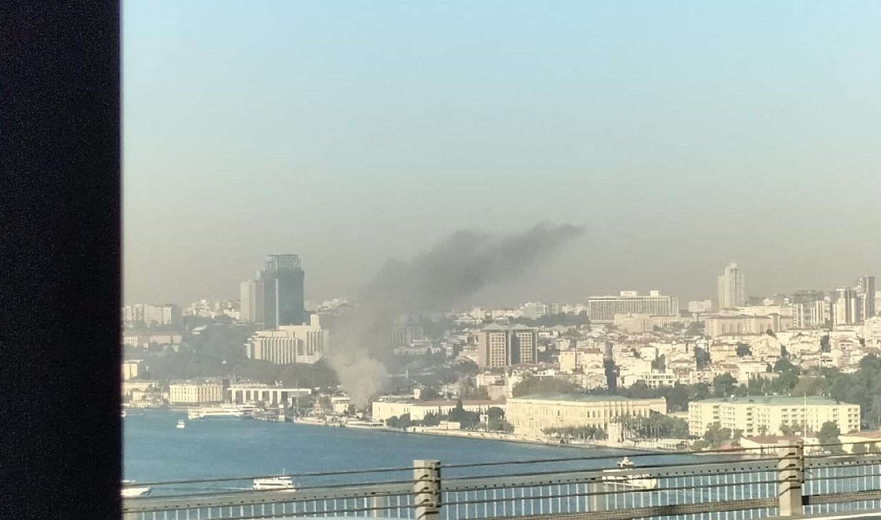 Beşiktaş'taki özel bir üniversitenin inşaatında yangın çıktı