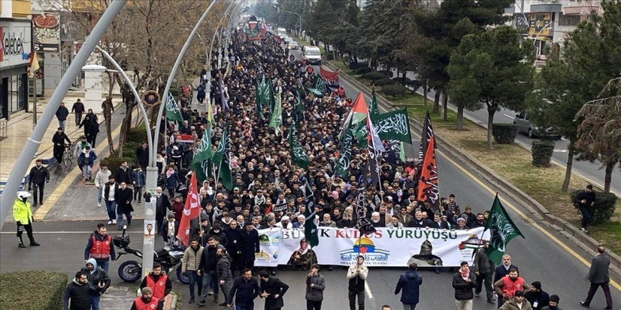 Diyarbakır halkı Gazze'ye yapılan saldırıları protesto etti