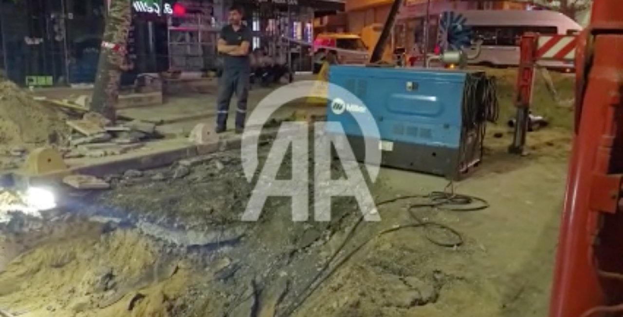 Küçükçekmece'de doğal gaz sızıntısı alarmı: Cadde trafiğe kapatıldı