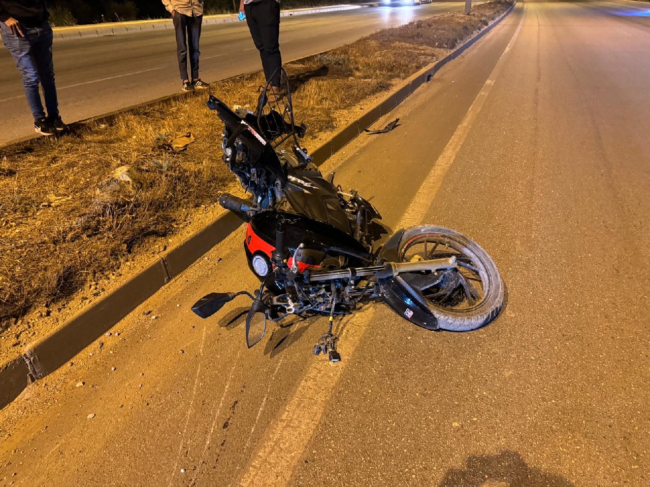 İki otomobille çarpışan motosikletin sürücüsü Muhammet öldü