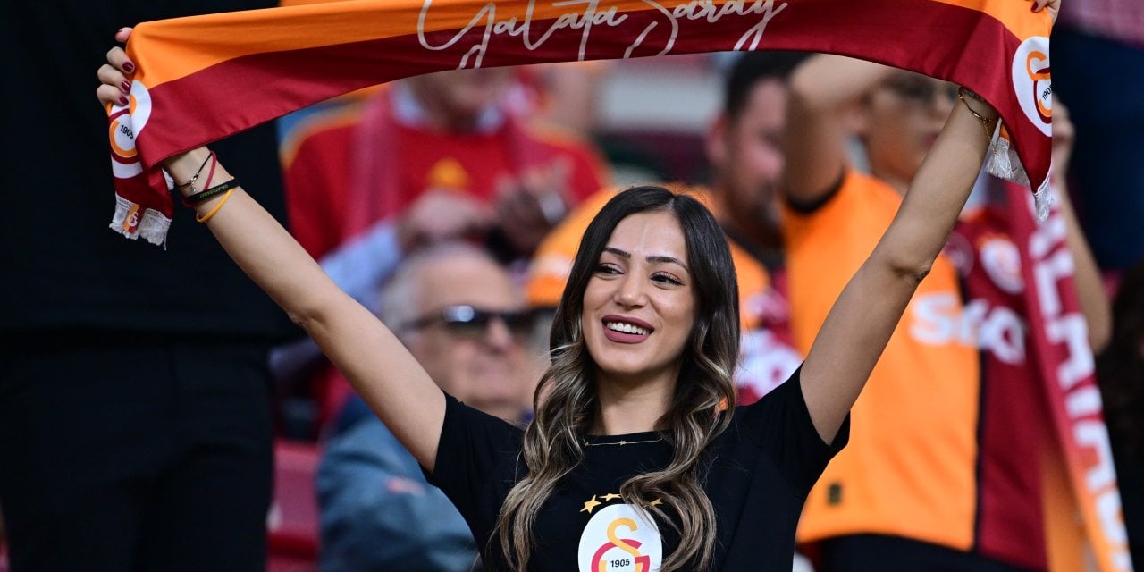 Galatasaray'dan  kadın ve çocuğa şiddete tepki pankartı