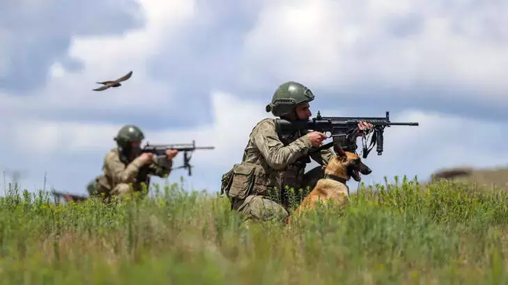 MSB: Fırat Kalkanı bölgesinde tespit edilen 4 PKK/YPG’li terörist etkisiz hale getirildi.