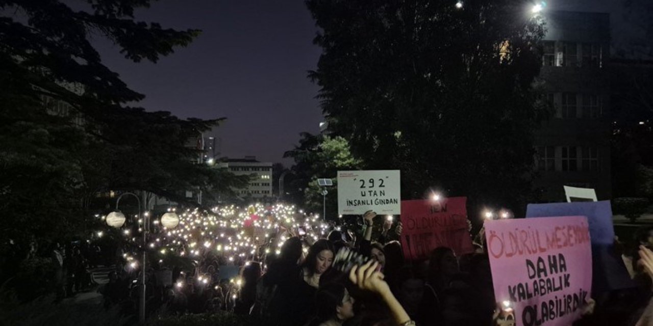 Boğaziçi Üniversitesi'nde 'Ayşenur' ve 'İkbal' protestosu. Önlerine barikat çekildi!