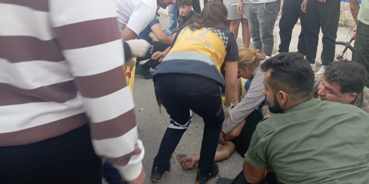 Motosikletin kamyonete çarptı kaza sonucu 2 çocuk yaralandı