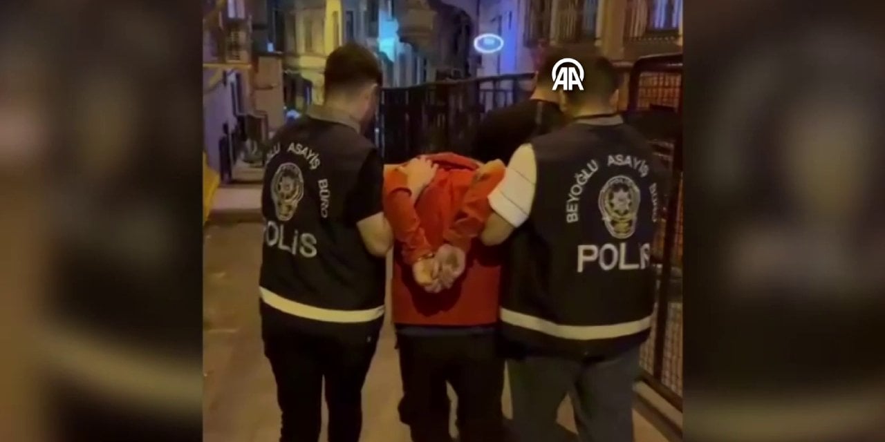 Beyoğlu'nun ortasında kendini tatmin eden şahıs yakalandı