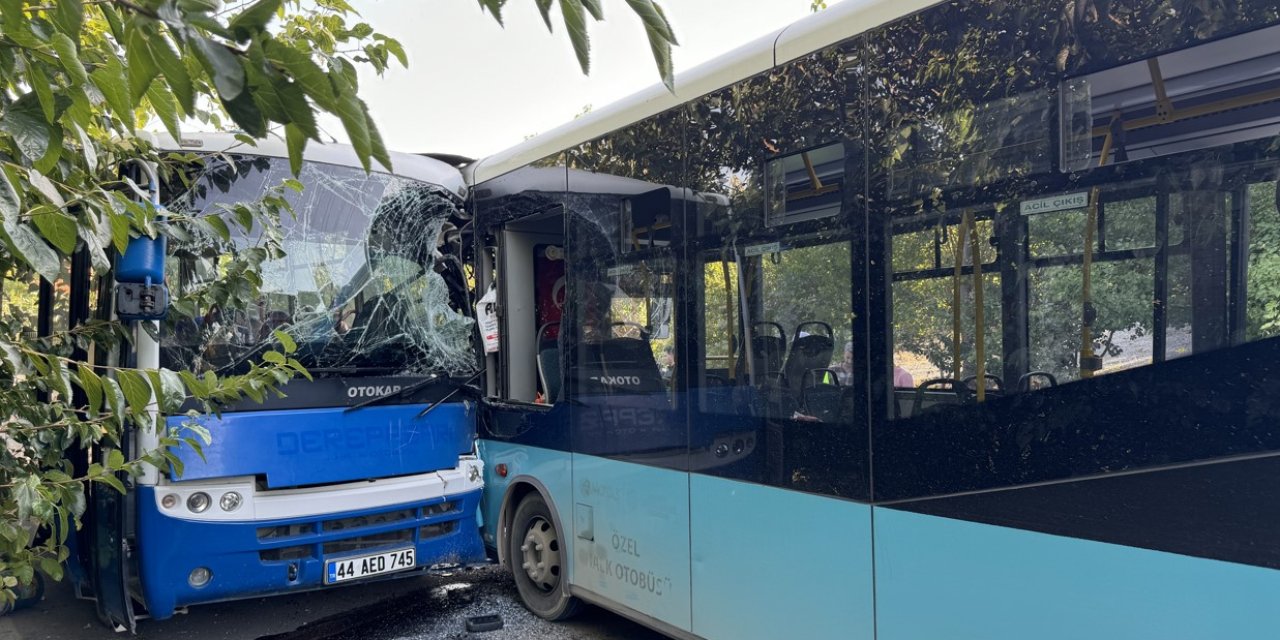 Malatya'da otobüs ve midibüs çarpıştı 17 kişi yaralandı