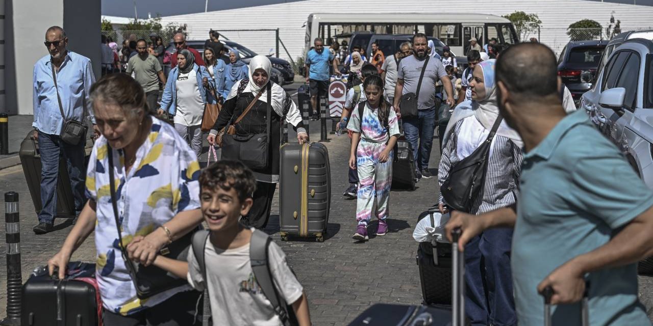 Suriye'de rejimin saldırılarında boşalan bölgelere Lübnan’dan kaçanlar yerleşiyor