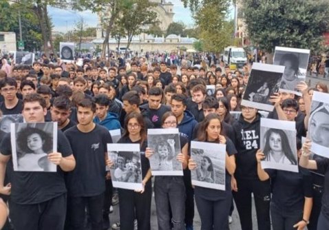 İstanbul Erkek Lisesi öğrencilerinden kadın cinayetlerine tepki yürüyüşü