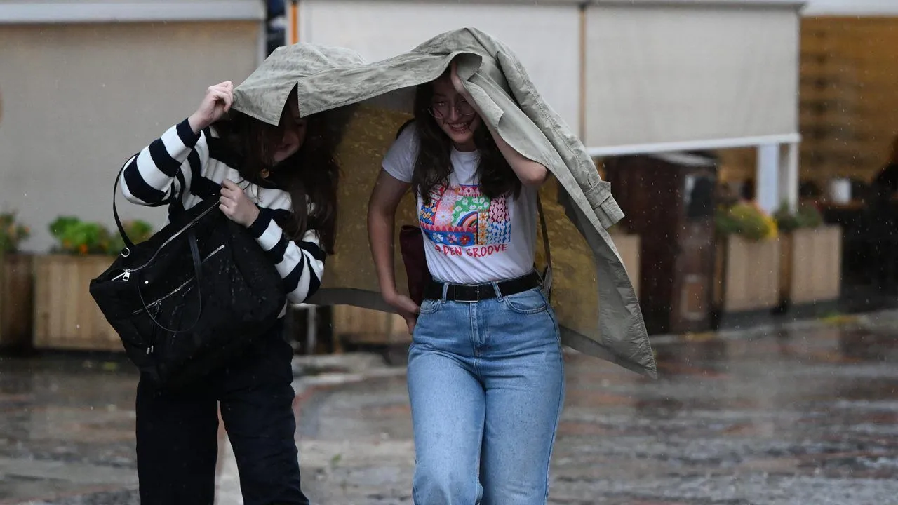 Yarın İstanbul'da hava bozuyor. Orhan Şen saat verdi