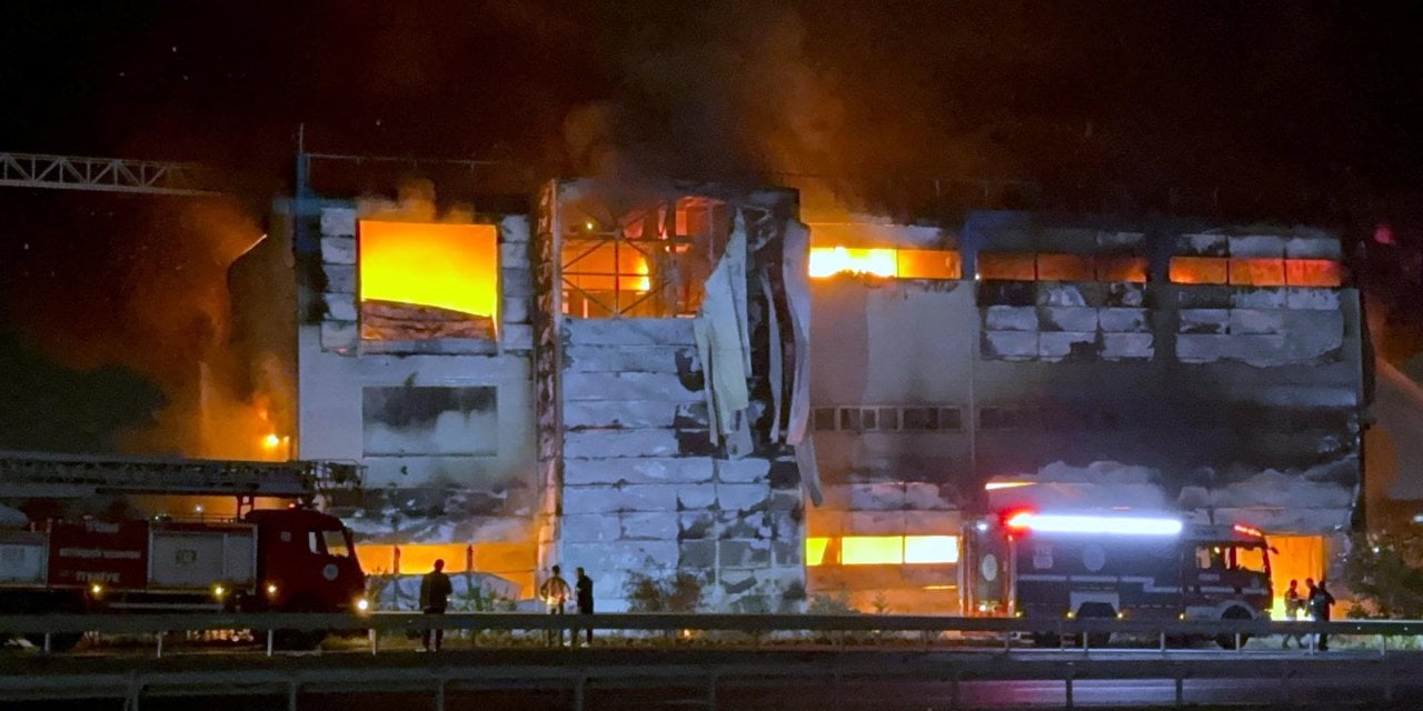 Tekirdağ'da çıkan yangında kozmetik fabrikası kullanılamaz hale geldi