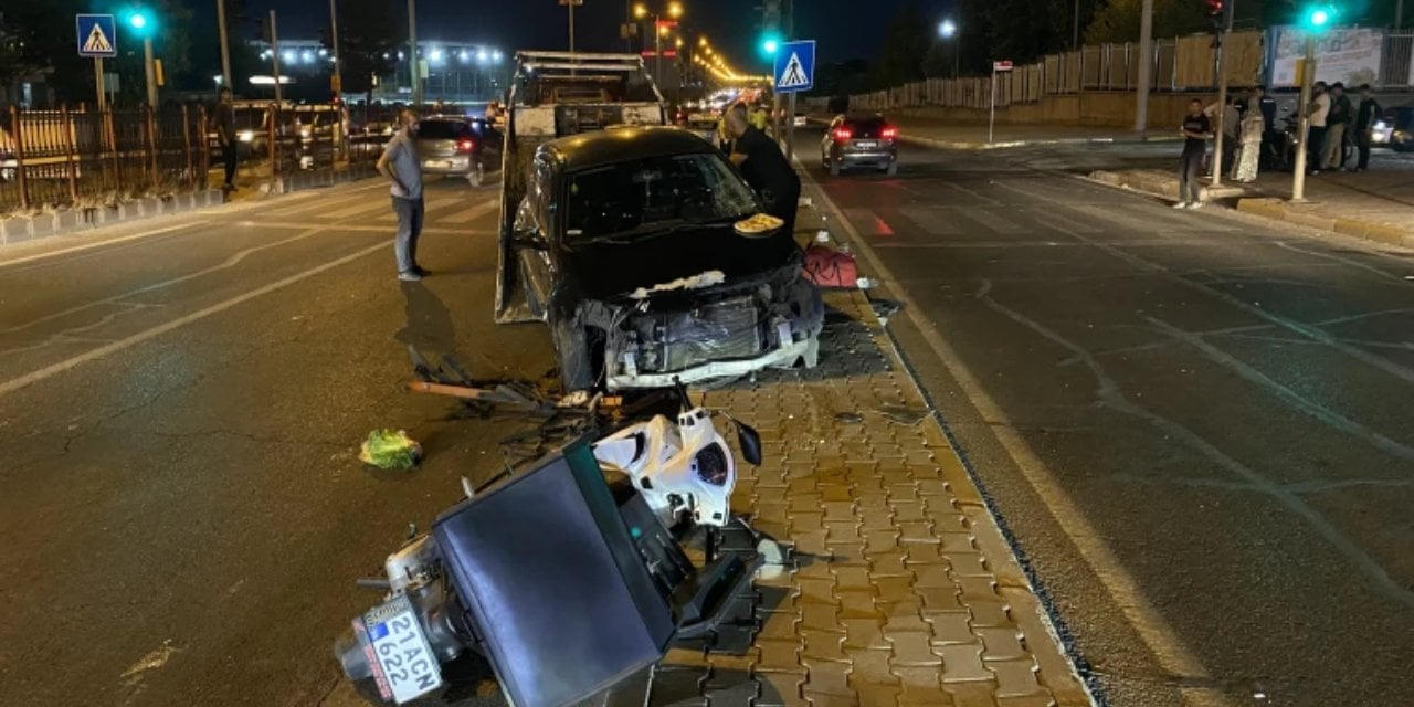 Otomobilin çarptığı motokurye hayatını kaybetti