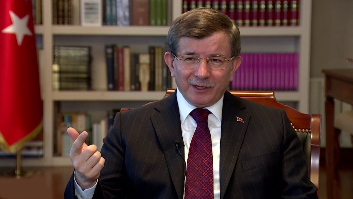 Kulisleri sallayan çıkış! Davutoğlu'nun eski danışmanı yeni parti için sinyali verdi