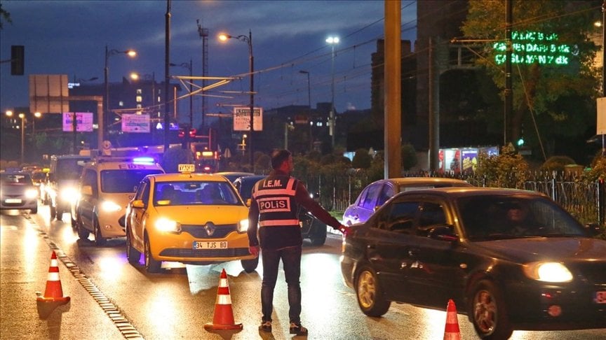 İstanbul'da asayiş uygulaması. Aranan 532 zanlı yakalandı