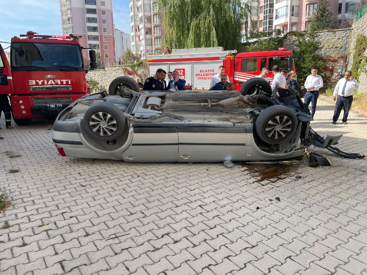 Okul bahçesine düşen otomobilin sürücüsü yaralandı