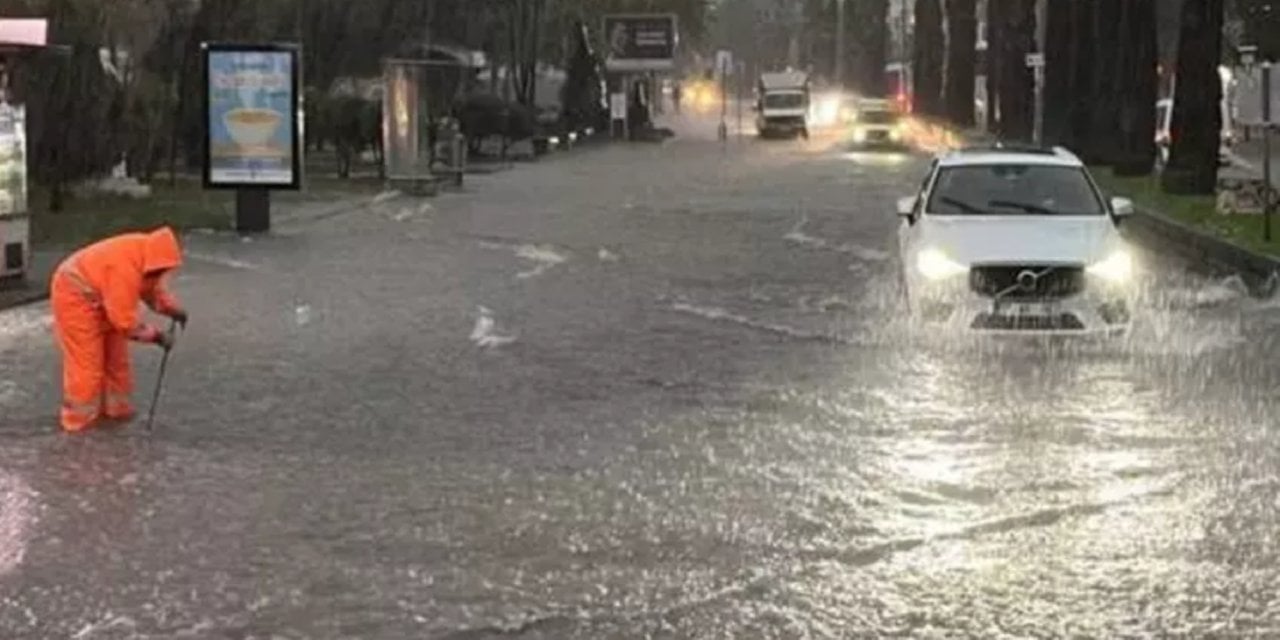 Çanakkale'de sağanak yağış hasara sebep oldu