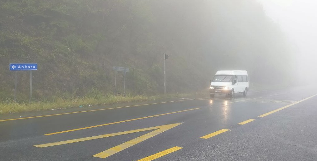 Bolu Dağı'nda sis çöktü göz gözü görmüyor!