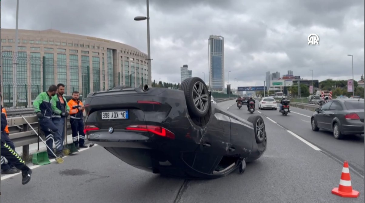 Şişli'de bariyerlere çarpıp ters dönen otomobilin sürücüsü yaralandı