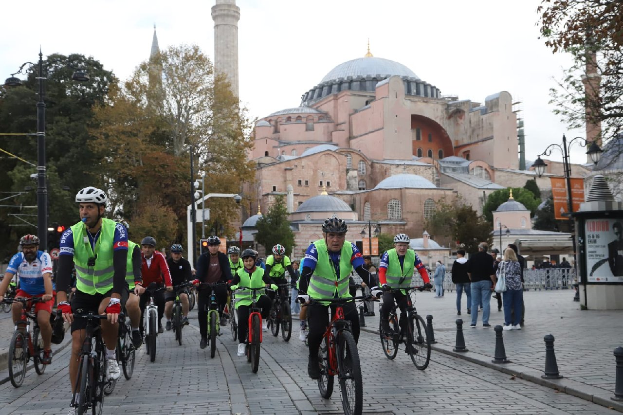 Bisikletliler Tarihi Yarımada’da Pedal Çevirdi