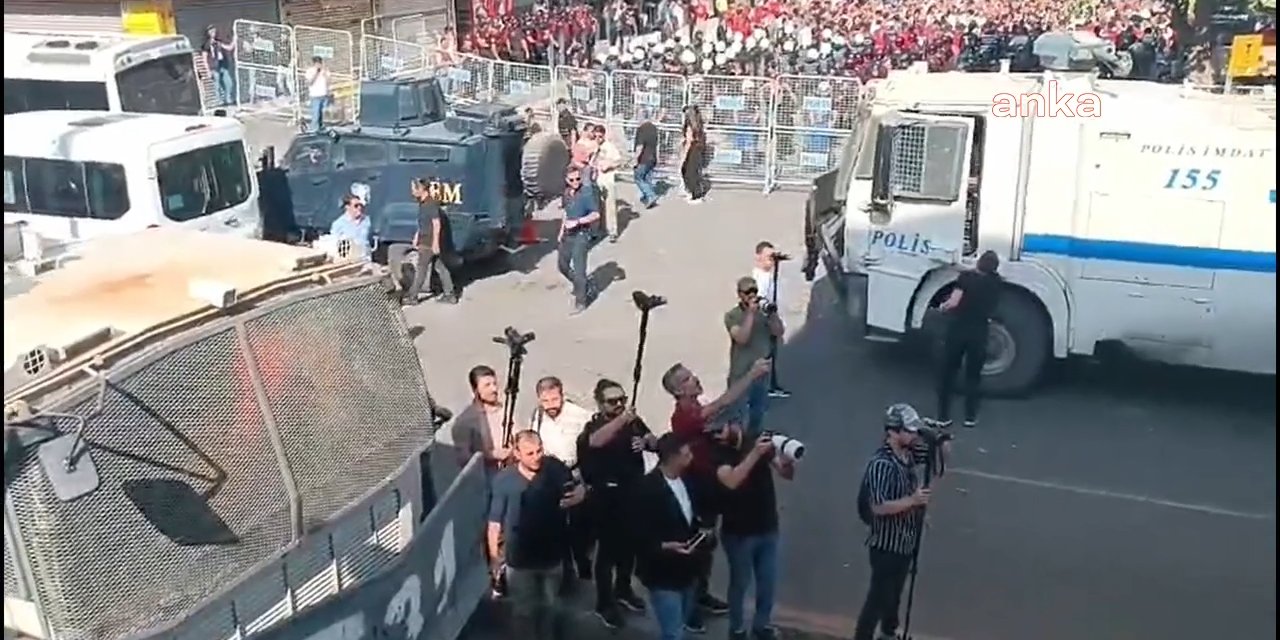 Diyarbakır’da miting için toplananların basın açıklaması yapmasına izin verildi