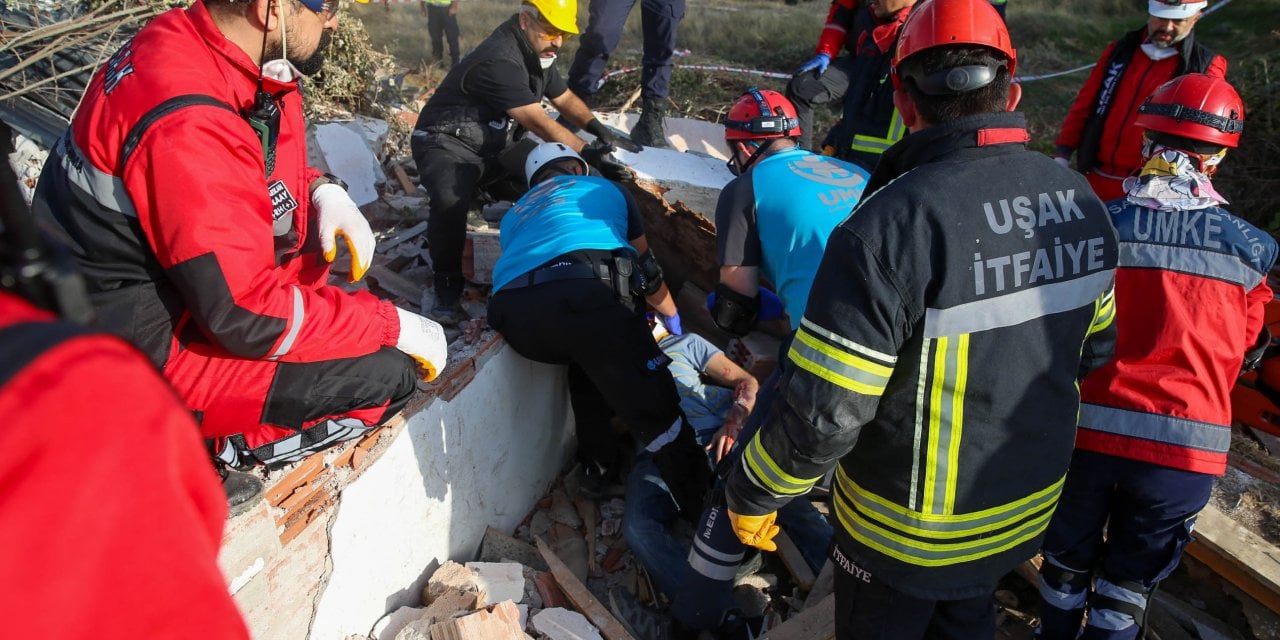 Uşak'ta 6 saat süren deprem tatbikatı yapıldı