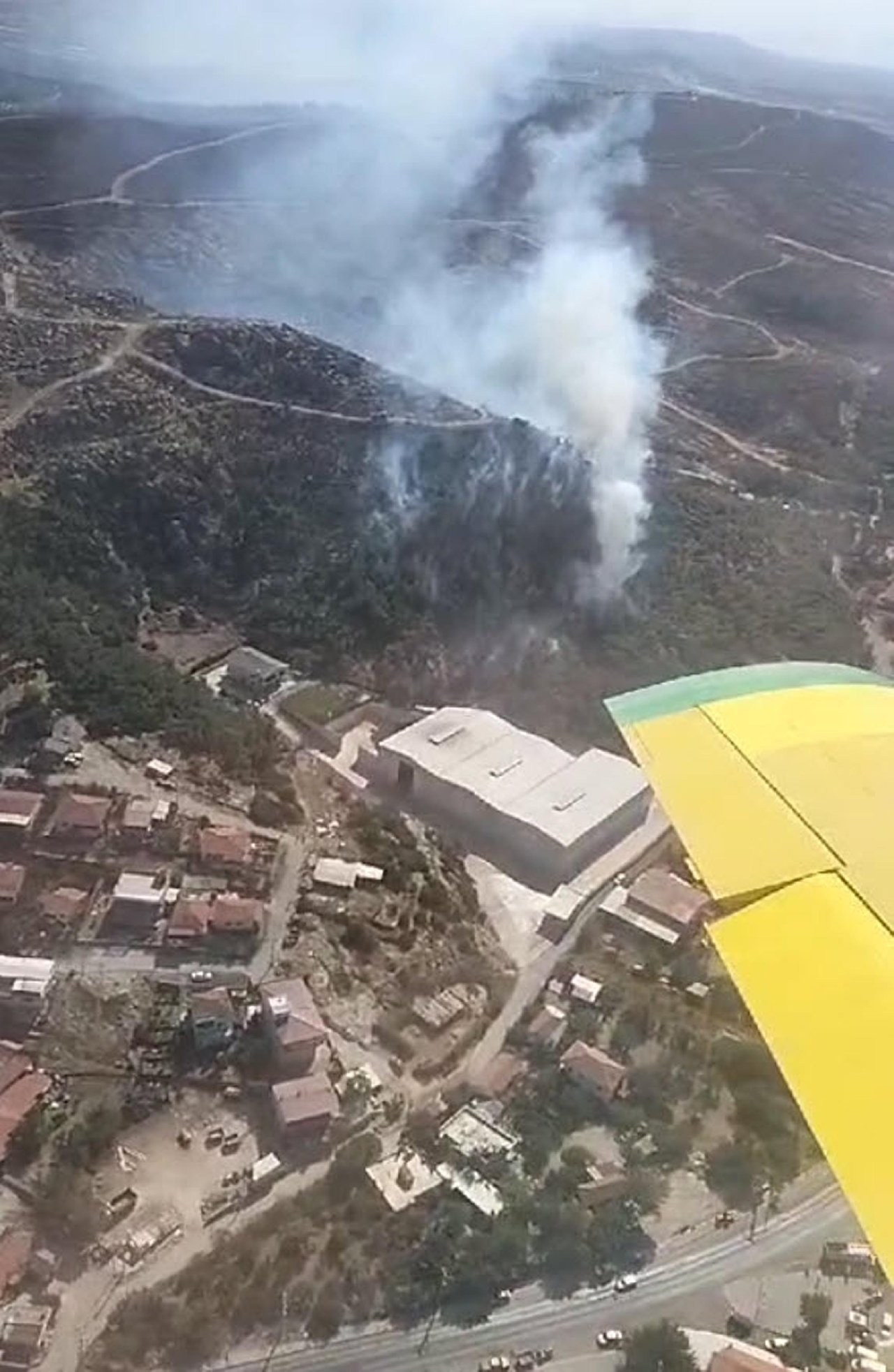 İzmir Foça'da orman yangını başladı