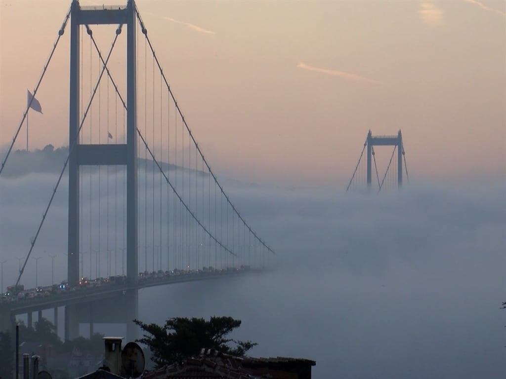 İstanbul Boğazı’nda yoğun sis etkili oldu