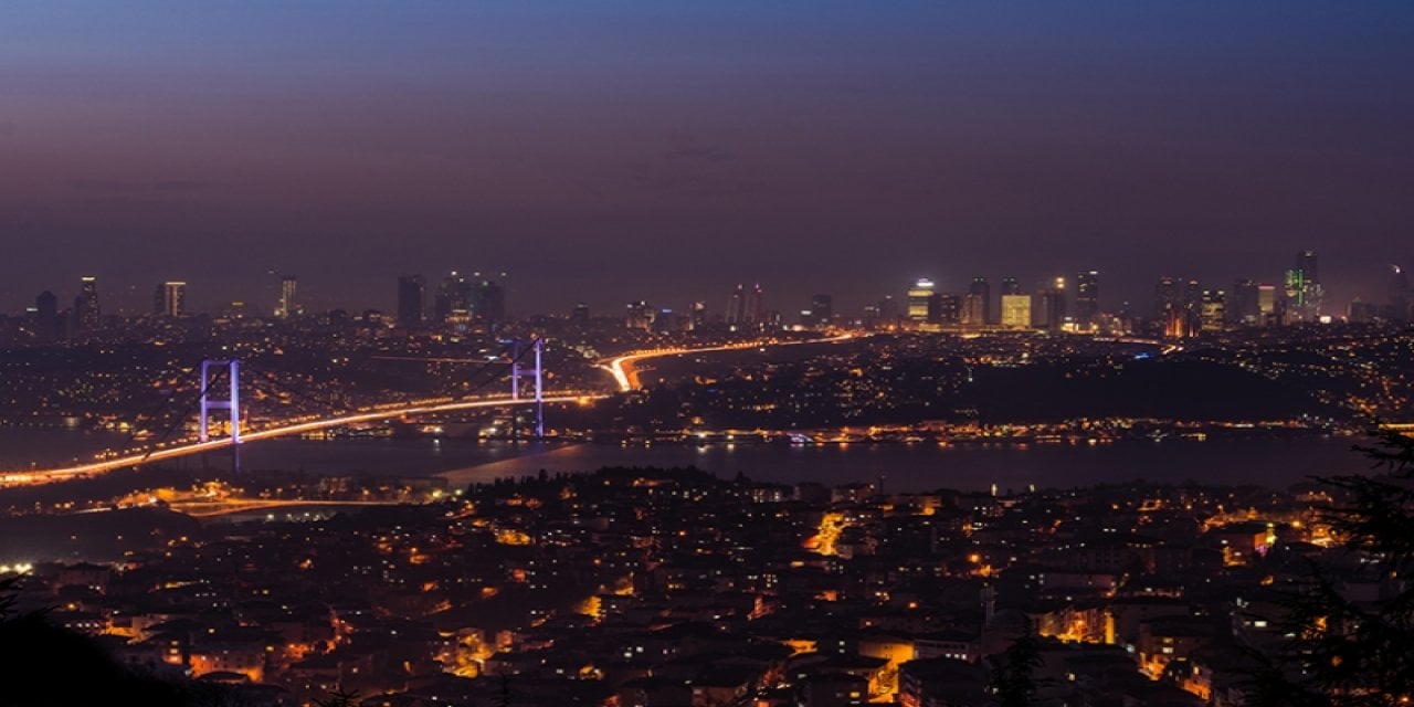 İstanbul'da bu gece yarısından itibaren 19 ilçede elektrik kesintileri yaşanacak