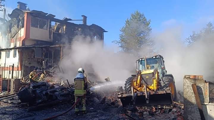 Ankara'da zincirleme yangında 3 ev kullanılamaz hale geldi