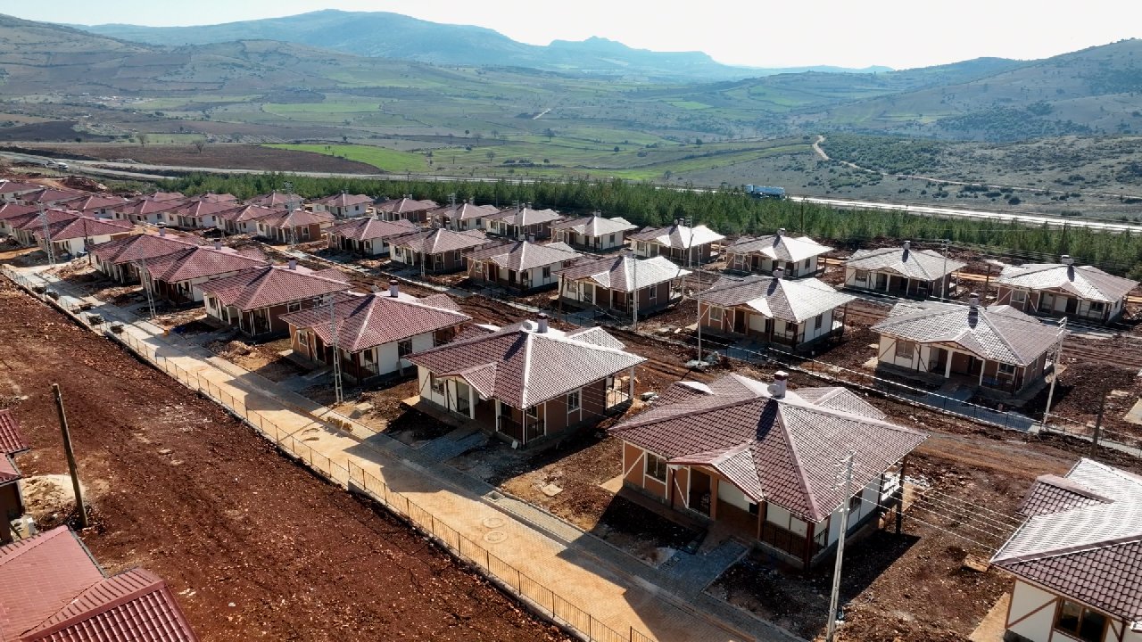 Bakanlıktan depremden etkilenen köylerin yerinde dönüşümüne ilişkin yönetmelikler