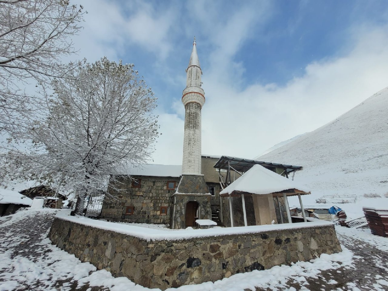 Rize'nin yüksek kesimleri kara büründü