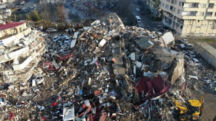 63 kişiyi hayattan koparan binanın 'kamu görevlilerini soruşturmaya' izin verilmedi