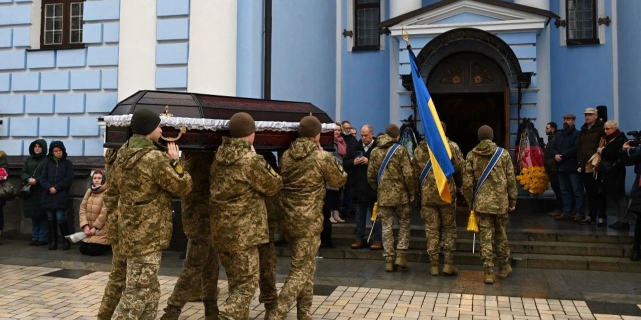 Ukrayna Rusya'dan 501 askerinin cenazesini teslim aldı