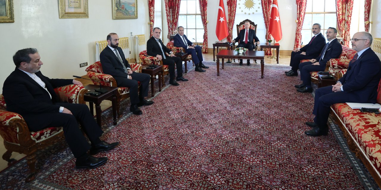 Erdoğan'dan kritik fotoğraf! Beş ülkenin dışişleri bakanını Dolmabahçe'de topladı