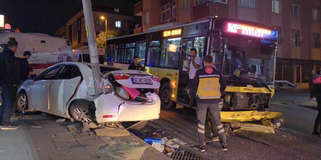 İstanbul'da İETT otobüsü ile otomobil çarpıştı