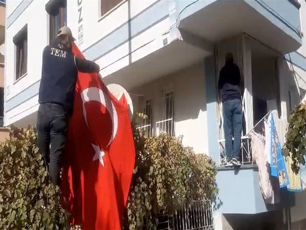 Türk bayrağına zarar verildiği ihbar edildi. Gerçek bambaşka çıktı