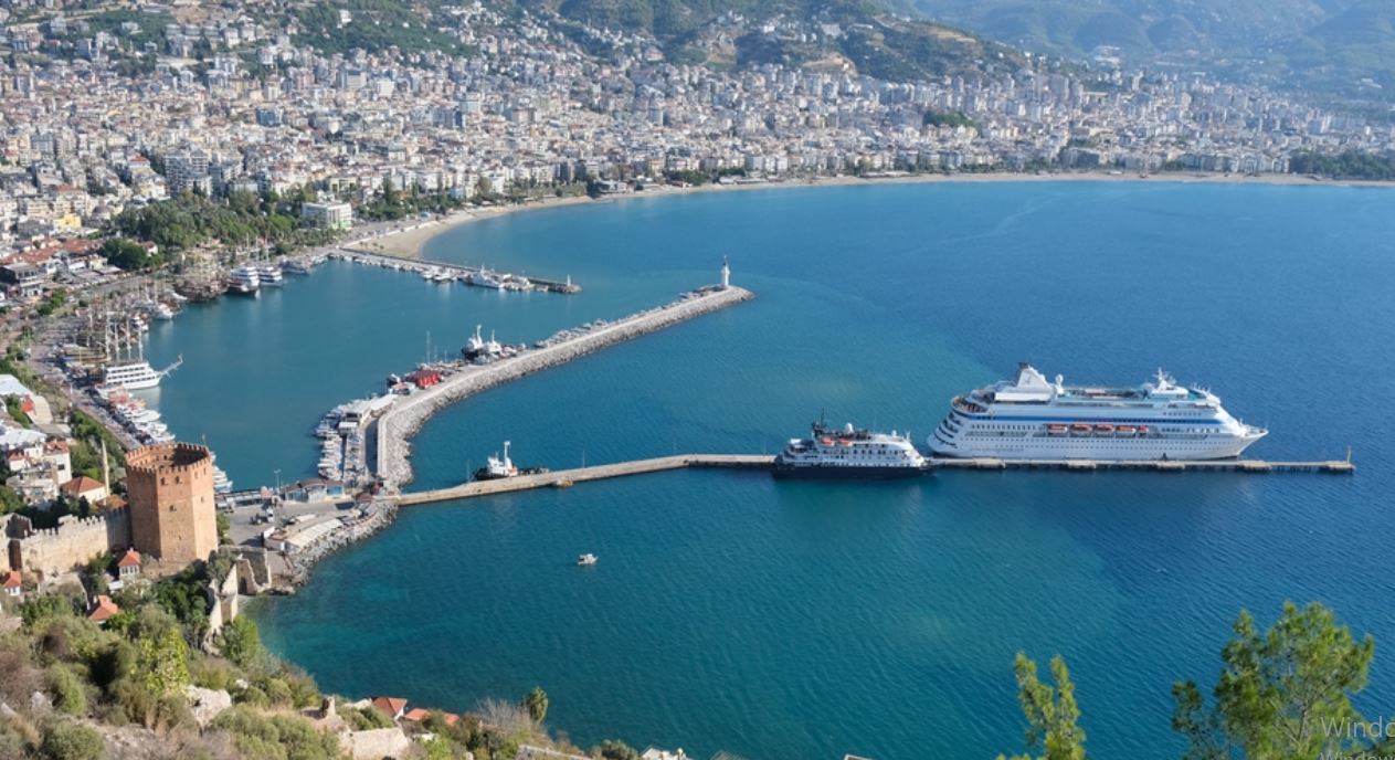 Alanya'ya 2 kruvaziyer ile 1132 turist geldi