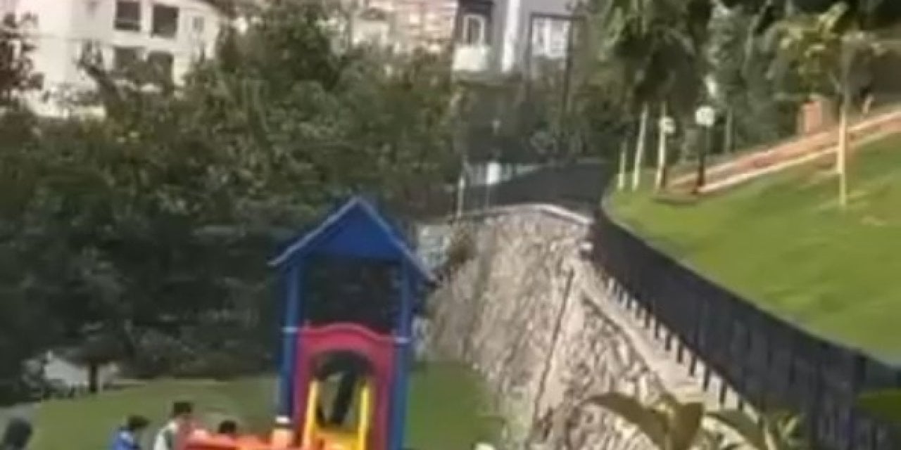 Çocuk parkını yakıp sohbet ettiler