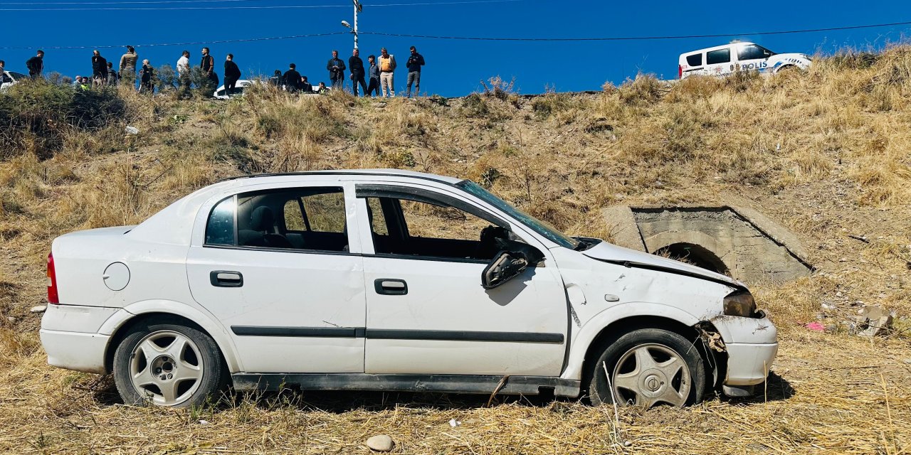 Adıyaman'da otomobil şarampole devrildi: 5 yaralı