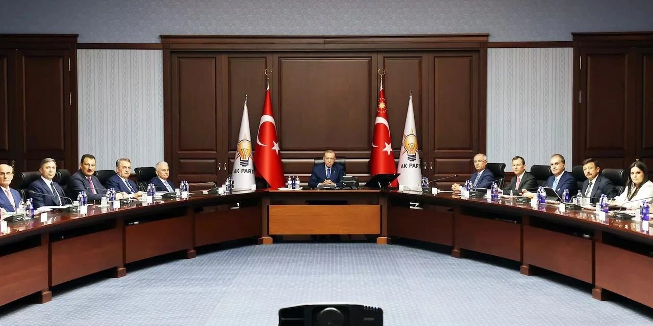 AKP'li kurmaylar Erdoğan başkanlığında toplandı