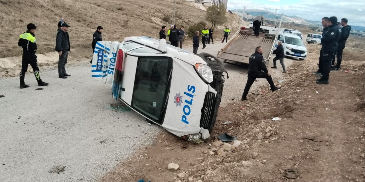 Polisler kaza yapmıştı. Ehliyetsiz sürücü adliyeye sevk edildi