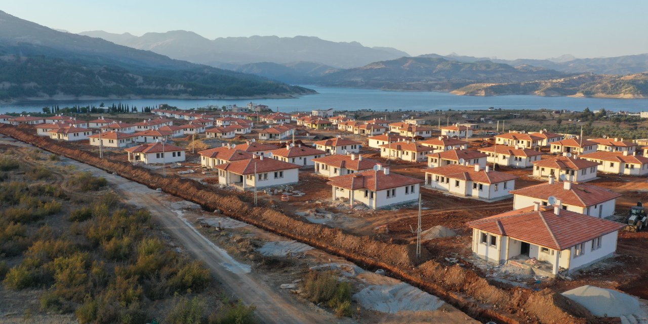 Kahramanmaraş'ta depremzedeler için yapılan 531 evin anahtarı teslim edildi